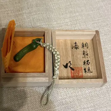 큐브 모양 오이 부적