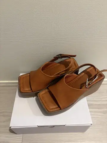 MOUSSY 힐 샌들