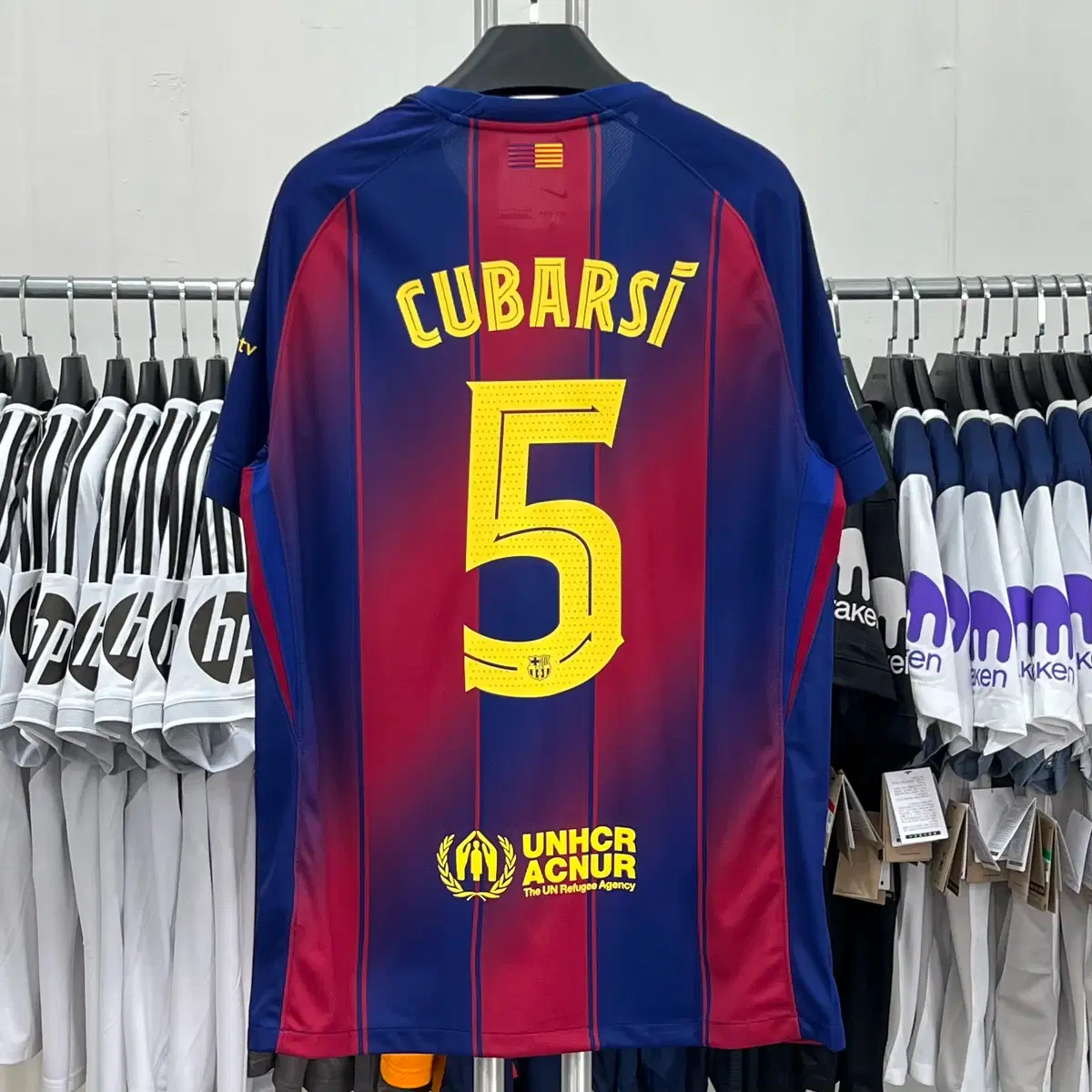 [正規品] FCバルセロナ ユニフォーム 25-26 #5 CUBARSÍ 正規品] FCバルセロナ ユニフォーム 25-26 #5 CUBARSÍ - メルカリ