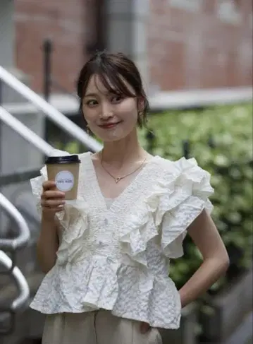 neam FRILLGIRLYBLOUSE 상의 화이트