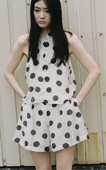 ZARA 핀턱 도트 무늬 뮤다 팬츠