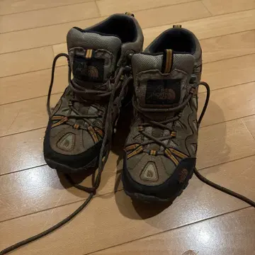 The North Face 트레킹 부츠