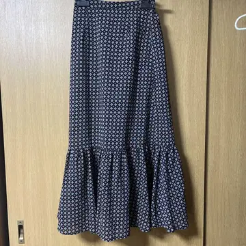 네이비 꽃무늬 플레어 롱 스커트