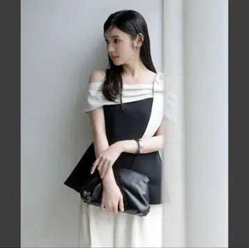Rirandture 오프숄더 리본 페플럼 상의