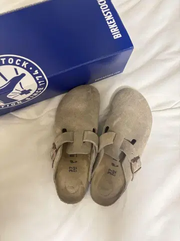 BIRKENSTOCK 베이지 샌들