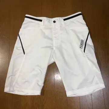 세련된 멋진 아디다스 골프 하프 팬츠