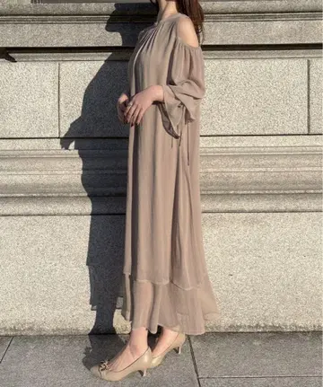 [ 새상품 ] JUNOAH 어깨 트임 시어 롱 원피스 M