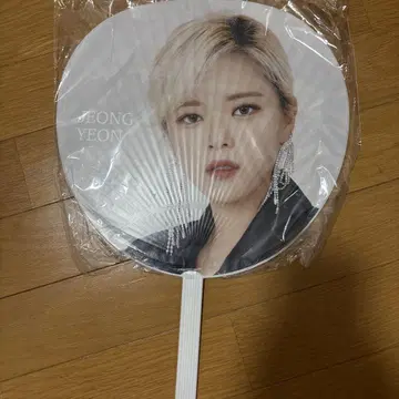 JEONG YEON 부채 미개봉