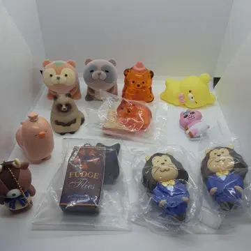 동물 캐릭터와 봉제 인형 세트