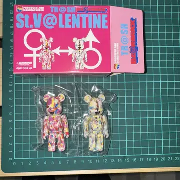 BE@RBRICK TR@SH 발렌타인 베어브릭