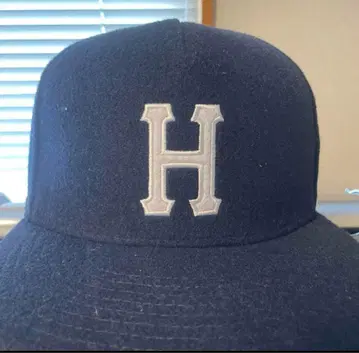 HUF 네이비 울 캡