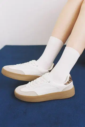 zara 화이트 스니커즈 레오파드 무늬