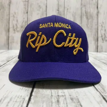 SANTA MONICA Rip City 스냅백 캡 스케이터