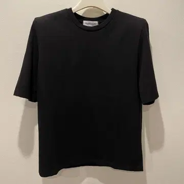 [ 미사용 새상품 ] The Frankie Shop 파워 숄더 T셔츠