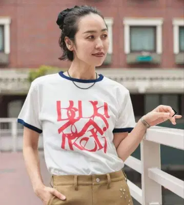 eL JEANASiS 언니 Ringer Logo Tee