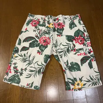 세련된 인기 르꼬끄 골프 플라워 프린트 하프 팬츠