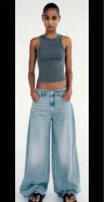 ZARA TRF 로우라이즈 와이드 레그 청바지 8727/220