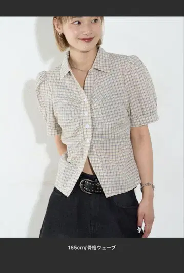 whoswhogallery 베이지 계열 체크 반팔 셔츠