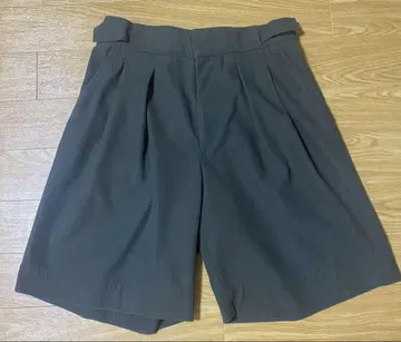 PUBLIC TOKYO 다크 그린 와이드 실루엣 숏팬츠