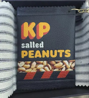 [ 미사용품 ] Anya Hindmarch 아냐 KP 너트 파우치