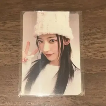 lesserafim London listening party