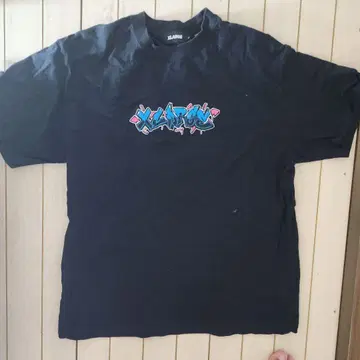 XLARGE 그래피티 프린트 T셔츠 블랙