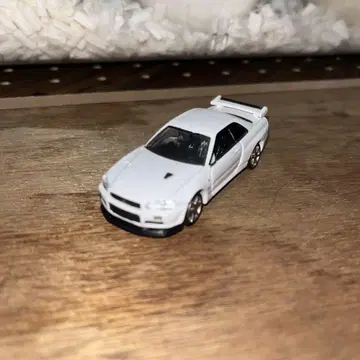토미카 SKYLINE GT-R R34 Vspec