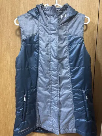 언더아머 여성용 후드 부착 베스트