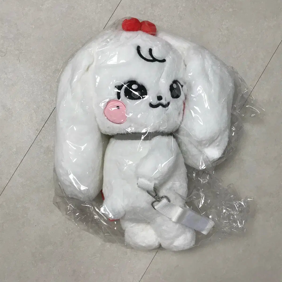 IVE | 아이브 Sealed) Ive minive hug doll bag cherry jang