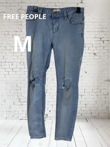 FREE PEOPLE 라이트 블루 데미지 진 W26