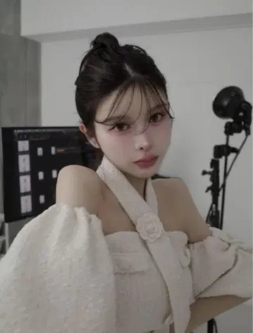 darich 홀터넥 오프숄더 트위드 상의 화이트