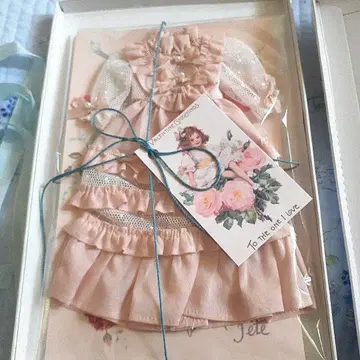 로잘린 펄 아웃핏