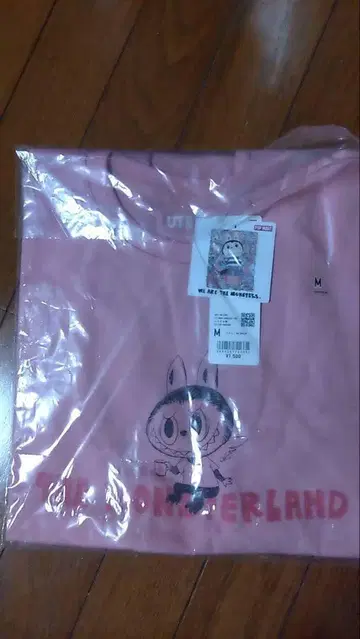유니클로 러브브 T셔츠 M 사이즈 새상품