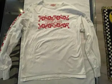 에비수 화이트 롱 슬리브 T셔츠 빨간 꽃무늬 긴팔