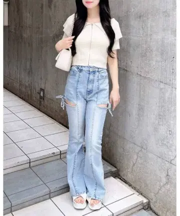 INGNI 사이드 리본 컷 아웃 플레어 데님 팬츠