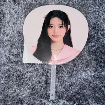 ILLIT 민지 부채