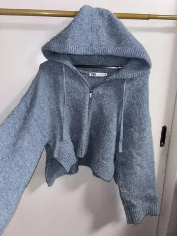 ZARA 라이트 블루 후드 부착 니트 후드티