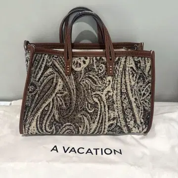 A VACATION BREAD M 토트백 숄더백