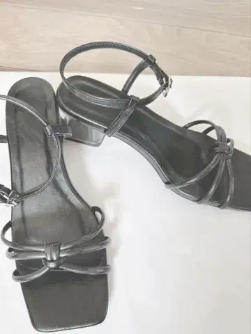 클리어 힐 스트랩 샌들 24.5cm