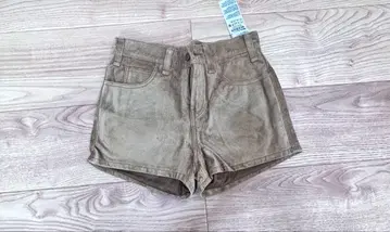 Levi's 베이지 숏팬츠 / 24