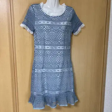 연한 블루 레이스 반팔 원피스 프릴 밑단