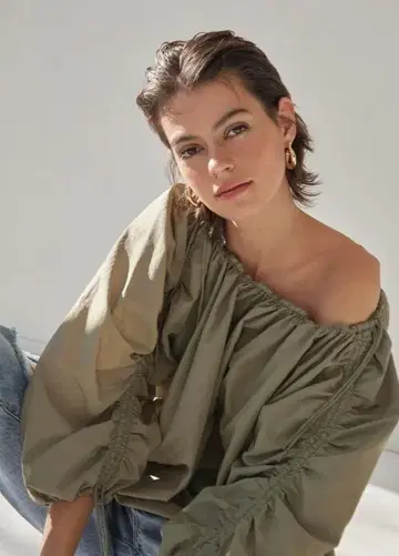 ALEXIA STAM 드로스트 개더 상의 카키