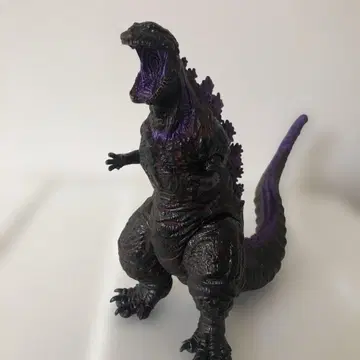 신 고질라 피규어 블랙과 보라색 배색