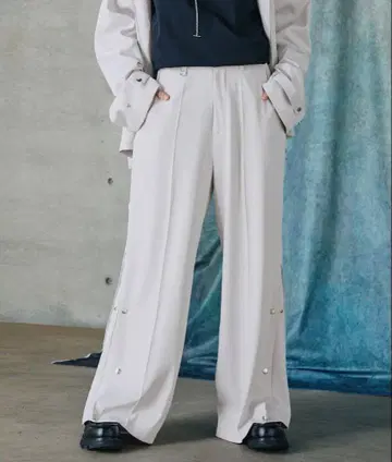 [ SERACE ] 사이드 버튼 루즈 드레이프 와이드 플레어 슬랙스