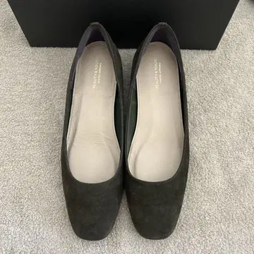 새상품급 뷰티앤유스 스웨이드 펌프스