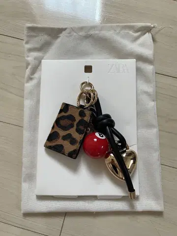 완판템 ZARA 멀티 참 코인 케이스 포함 키링 [ 새상품, 미사용 ]