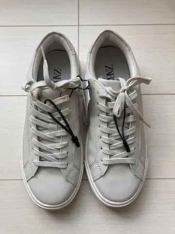 zara 스니커즈 새상품 EUR 40 = 26cm 상당