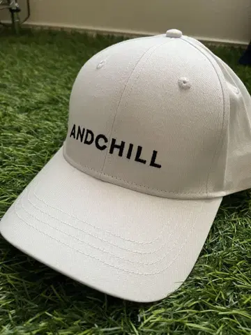 ANDCHILL 캡 화이트 에비쟈