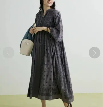패널 무늬 허리 절개 볼륨 원피스 다크 그레이