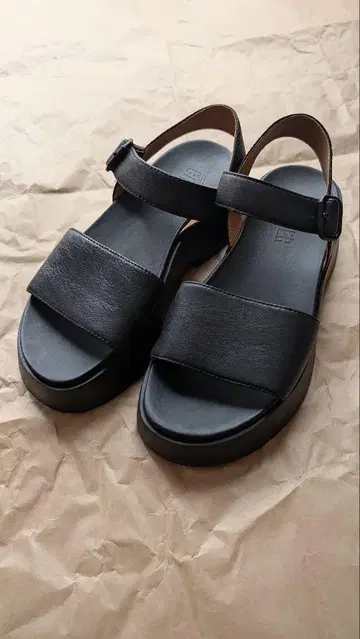 CAMPER 샌들